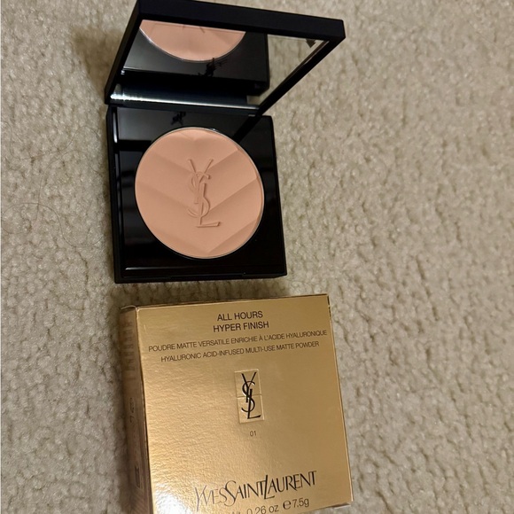 Yves Saint Laurent All Hours Hyper Finish Matte multi use Powder - 01